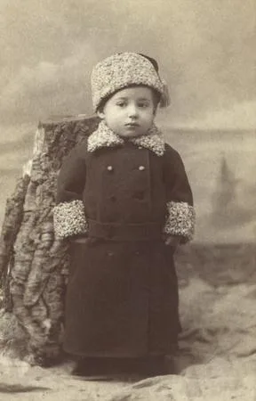 Children’s fashion 100 years ago. Кадр 3