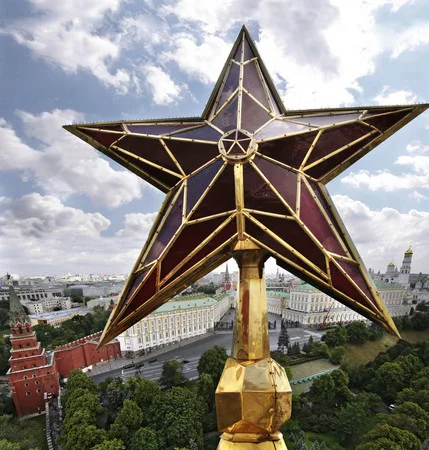 One day in the life of the Kremlin star. Кадр 6