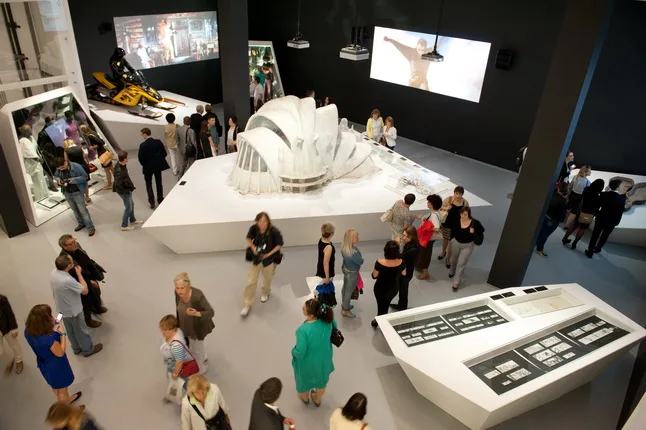 Designing 007: Fifty Years of Bond Style. Кадр 28