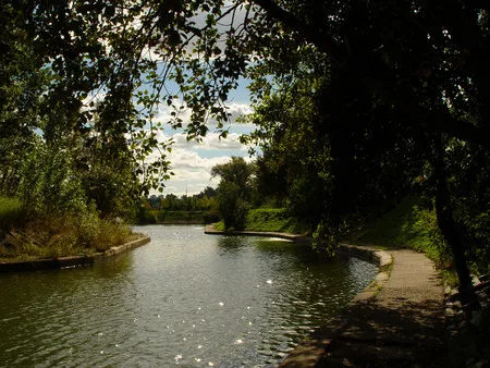 The charms of the light and the water. Кадр 7