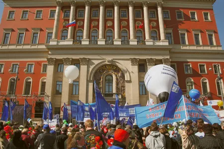 Multicolored May Day. Кадр 2