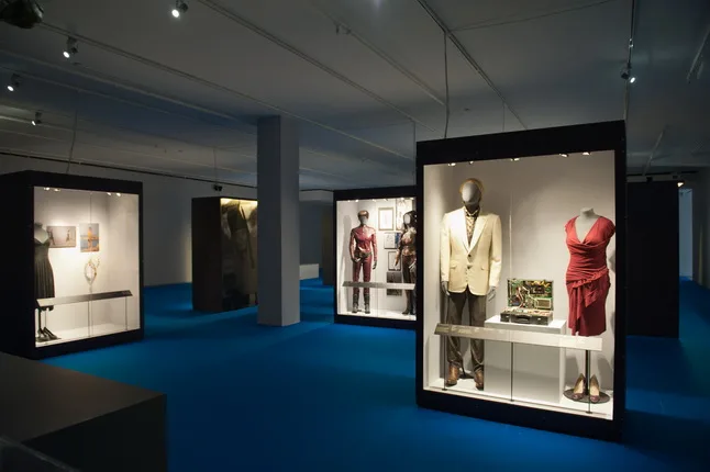 Designing 007: Fifty Years of Bond Style. Кадр 18