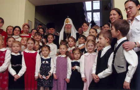Patriarch Alexiy II in children's home. Кадр 3