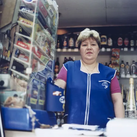 Saleswomen. Кадр 5