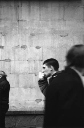 Some minutes of looking over passers-by. Кадр 8