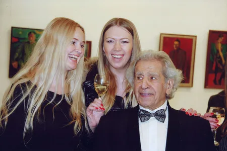 Anniversary. Even at the age of 90 the artist Nickolai Nikogosyan enjoys great popularity among women. Кадр 3