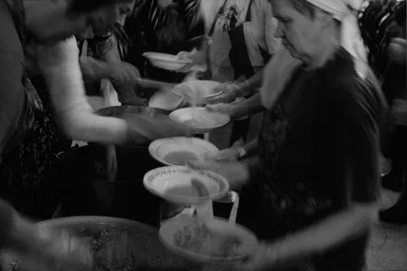 Dispensation of food in Moscow temples. Кадр 13