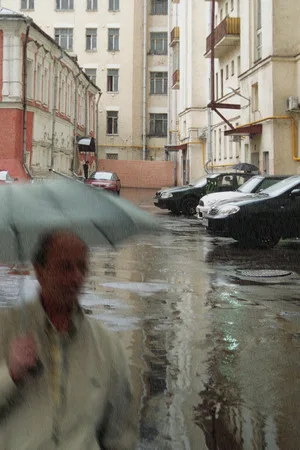Streets of rain. Кадр 5