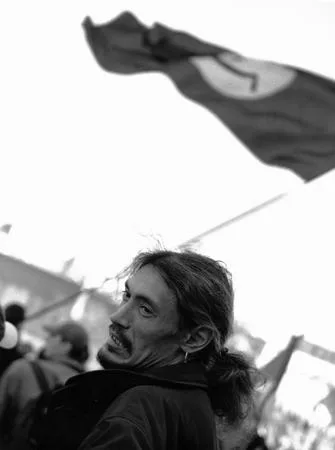Первомайская демонстрация национал-большевиков. Кадр 1