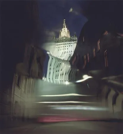 Я смотрю на Москву через. Кадр 4