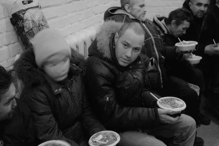 Dispensation of food in Moscow temples. Кадр 6