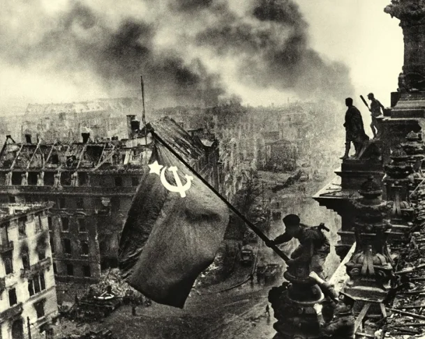Russia. XX century in photographs. 1941—1945. Кадр 5