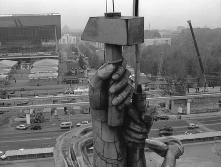 Last symbol of the Socialist realism. Кадр 13