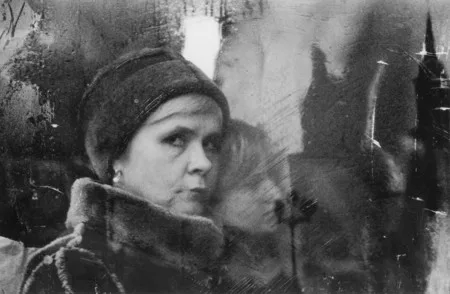 Beyond the glass. Кадр 15