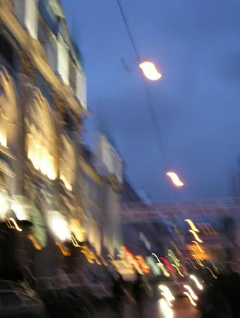 Romantic of wet lights. Кадр 3