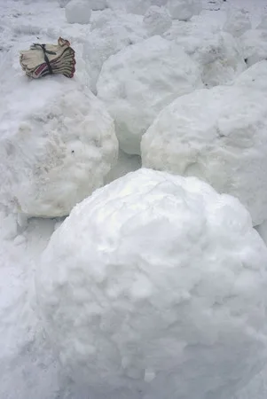 Snow people. Кадр 28