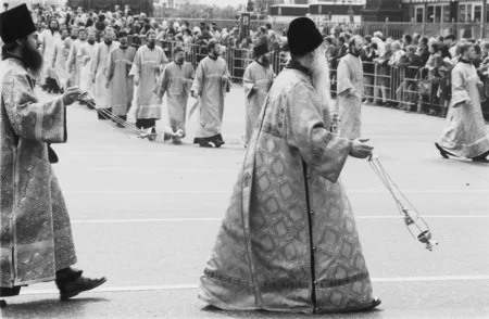 A religious procession. Кадр 4