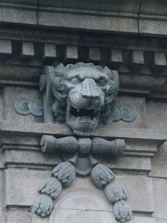 Lions images in an architectural decor of the Moscow. Кадр 3