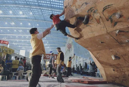 Competitions of the rock-climbing. The Moscow Cup 2004. Кадр 9