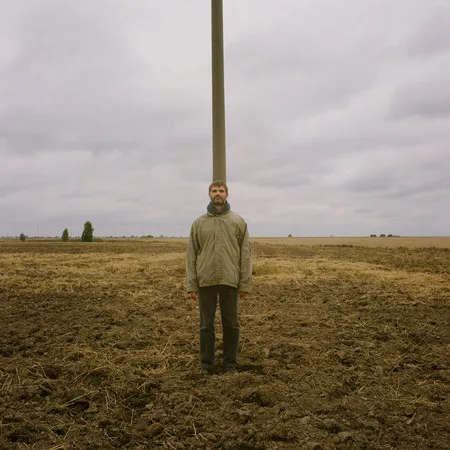 Alone in the field. Кадр 7