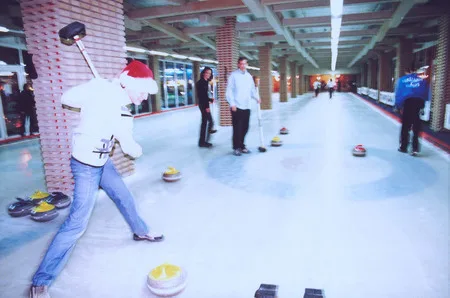 Curling and the road. Кадр 3