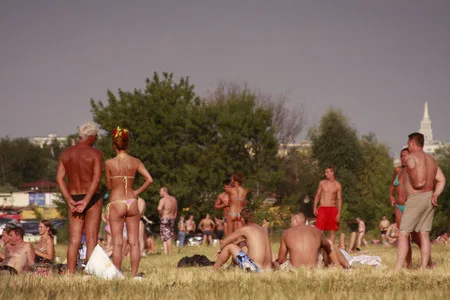 Hot summer 2010. Beach. Кадр 1