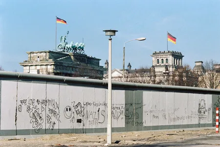 The fall of the Berlin wall. Кадр 15