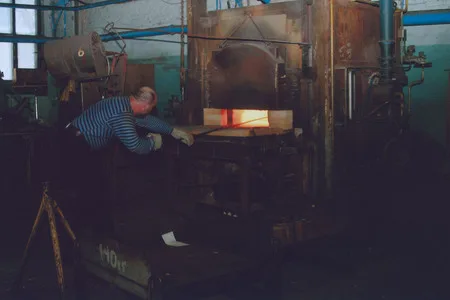 Лианозовский электромеханический завод. Кадр 5