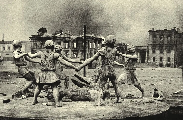 Russia. XX century in photographs. 1941—1945. Кадр 4