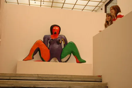At the Pop-art exhibition. Кадр 1