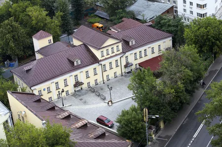 А из нашего окна Таганка. Кадр 5