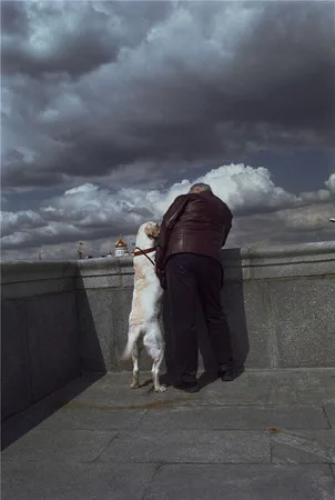 Bypassers. Кадр 11