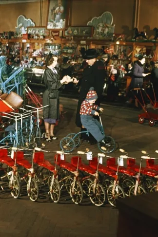 The time machine. Color. 1930-1970. Кадр 5