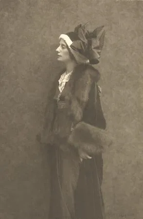 Russian models and fashion designers in Paris. First half XX centuries. Кадр 3