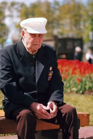 Dandelions of war. Кадр 7