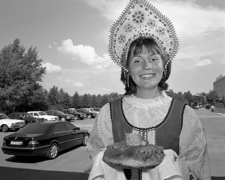 Closer to the body. Russian costume in photographs XIX — XXI centuries. Кадр 16