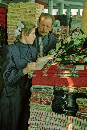 Mass consumption goods. Soviet costume. 1951—1966. Кадр 3