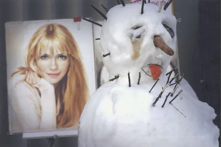Snow people. Кадр 14
