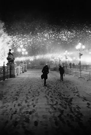 Москва — Париж. Кадр 12