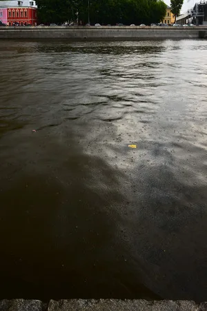 The Moskva river: nine times across. Кадр 5