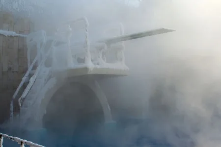 Isn’t it cold?. Кадр 13