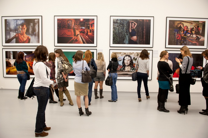 Календарь Пирелли–2013. Фотограф Стив Маккарри. Открытие, кадр 2