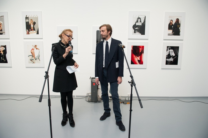 Календарь Пирелли 2015. Фотограф Стивен Мейзел. Открытие, кадр 2