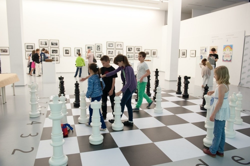 Chess figures. 20th Century. Открытие, кадр 3