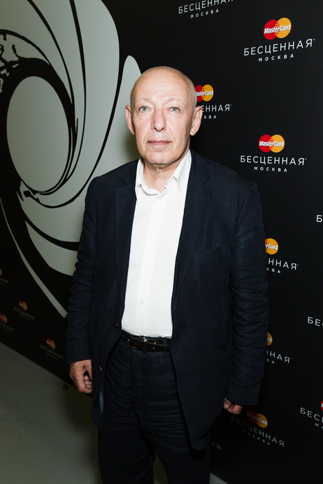 Designing 007: Fifty Years of Bond Style. Открытие, кадр 29