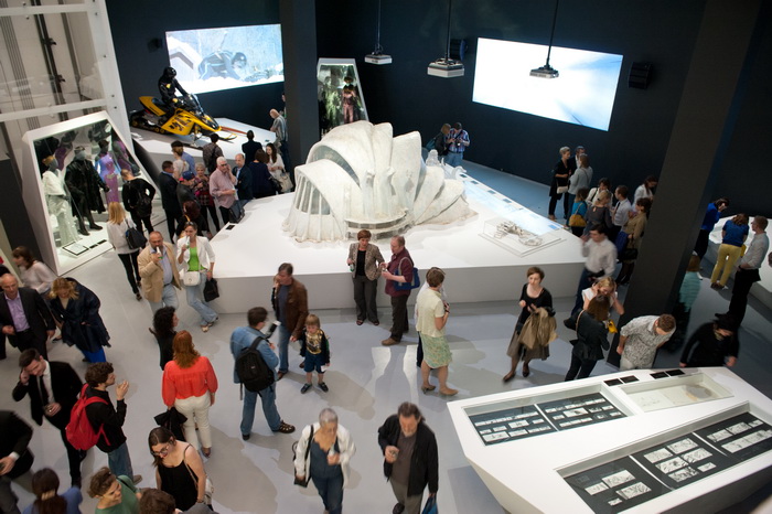 Designing 007: Fifty Years of Bond Style. Открытие, кадр 1