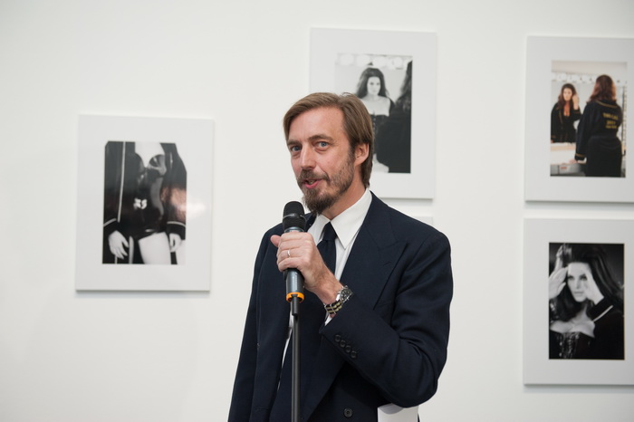 Календарь Пирелли 2015. Фотограф Стивен Мейзел. Открытие, кадр 3