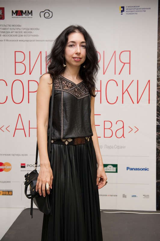 Анна и Ева. Открытие, кадр 1